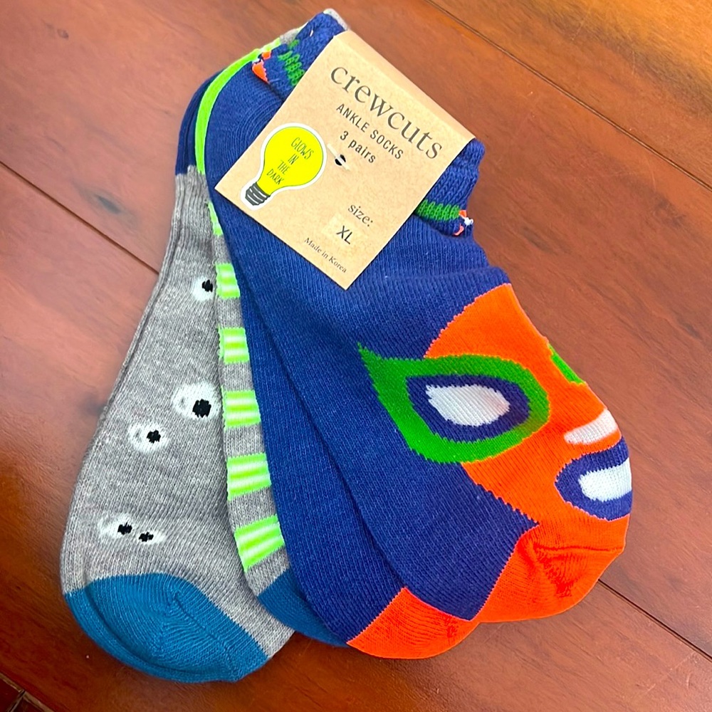 Jcrew kids glows in dark ankle socks 3pairs ,brand new size xl